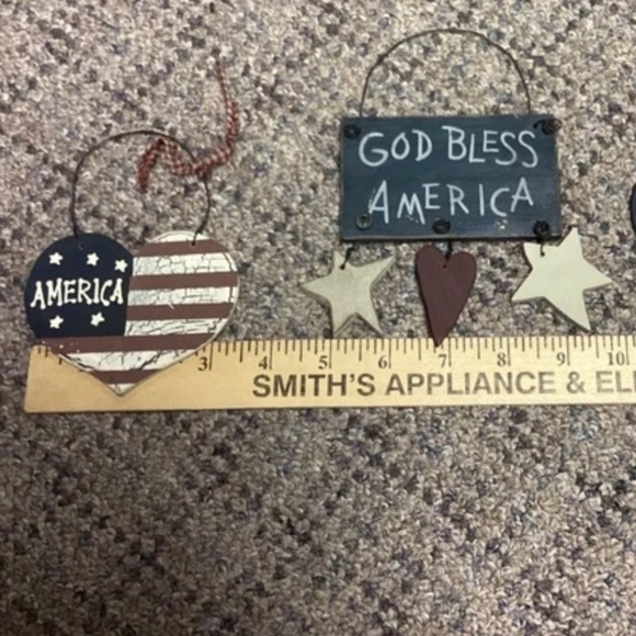 Americana Heart & God Bless America Wire Wall Decor - Picture 3 of 5